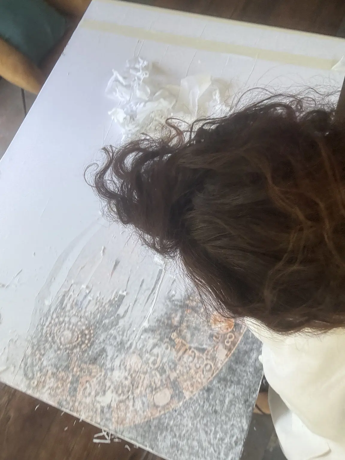 Monica conclude un passaggio dell’opera